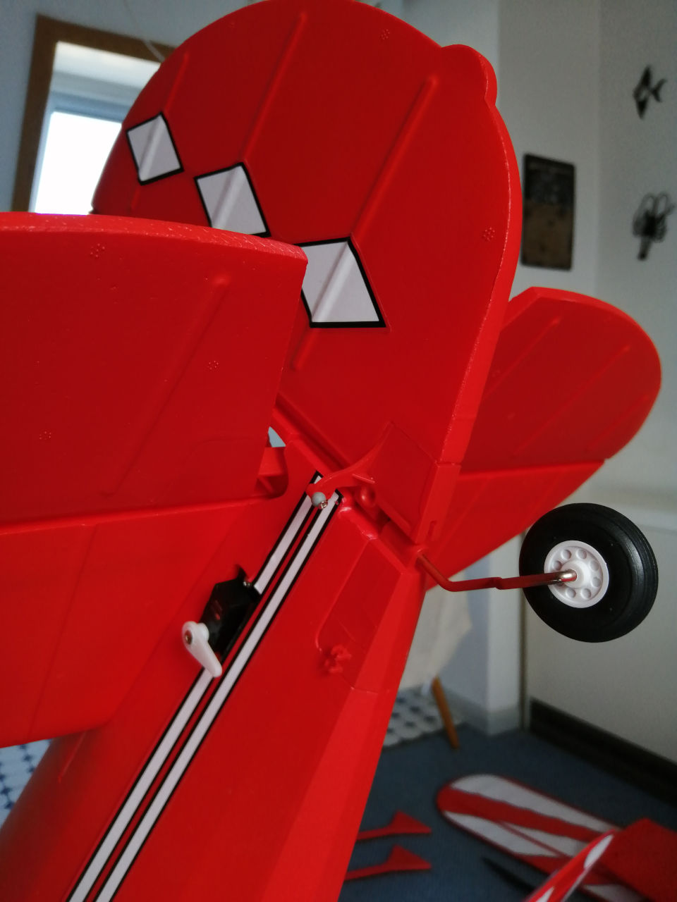FMS Pitts V2 - Spornfahrwerk