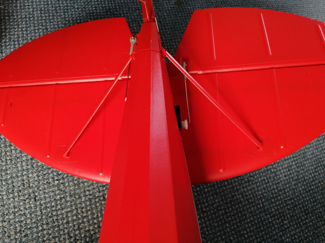FMS Pitts V2 - Leitwerksabstrebungen